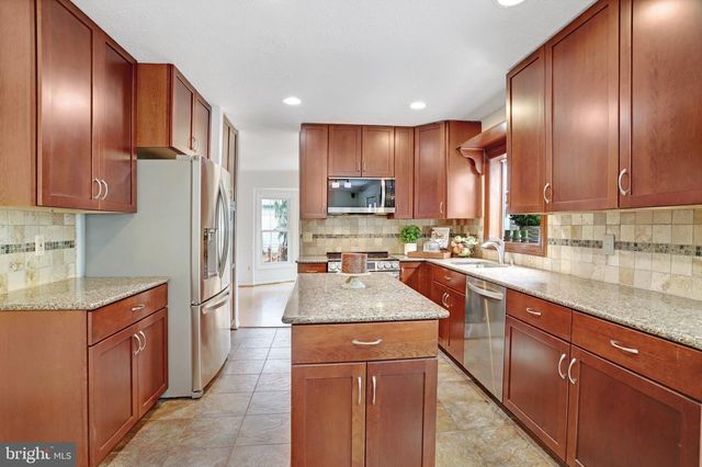 2002 JONATHAN DR, Sterling, VA 20164