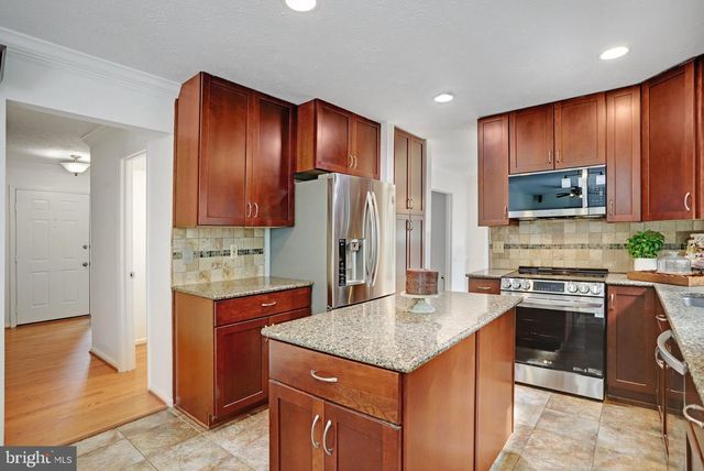 2002 JONATHAN DR, Sterling, VA 20164