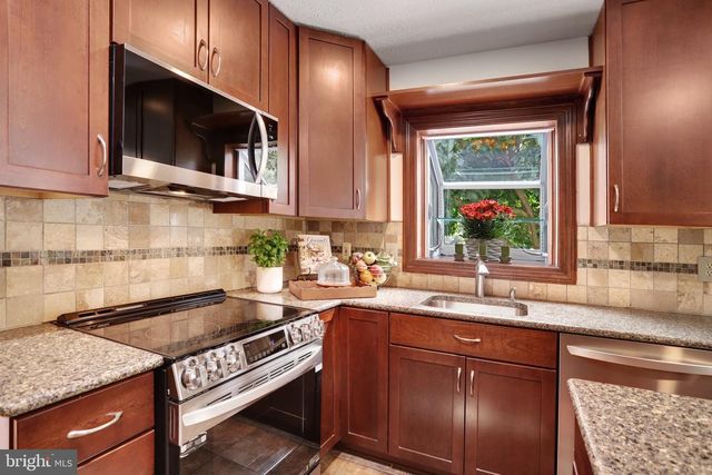 2002 JONATHAN DR, Sterling, VA 20164