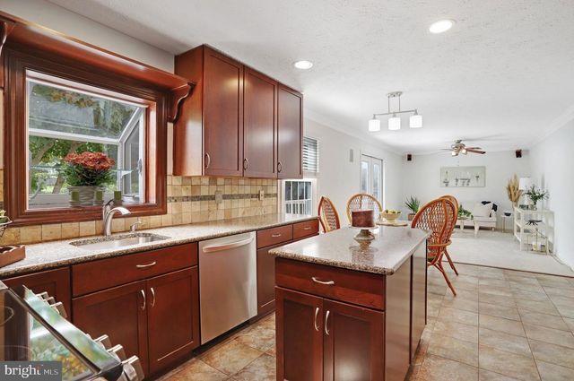 2002 JONATHAN DR, Sterling, VA 20164