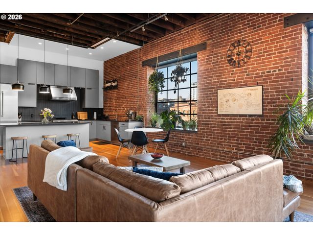 1011 Nw GLISAN St, Portland, OR 97209