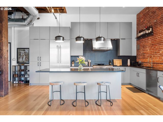 1011 Nw GLISAN St, Portland, OR 97209