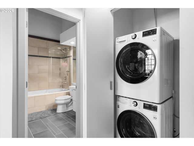 1011 Nw GLISAN St, Portland, OR 97209