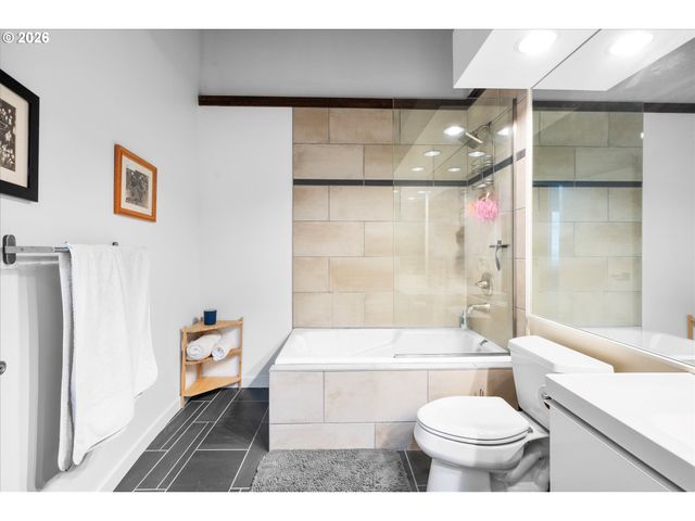 1011 Nw GLISAN St, Portland, OR 97209