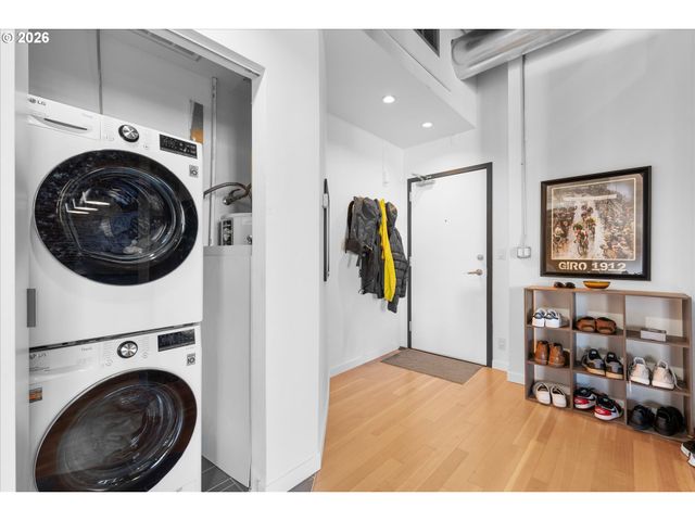 1011 Nw GLISAN St, Portland, OR 97209