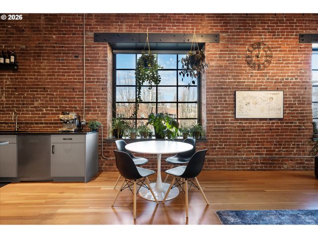 1011 Nw GLISAN St, Portland, OR 97209