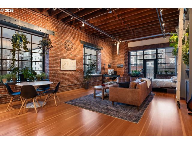 1011 Nw GLISAN St, Portland, OR 97209