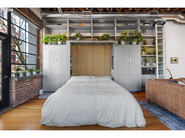 1011 Nw GLISAN St, Portland, OR 97209