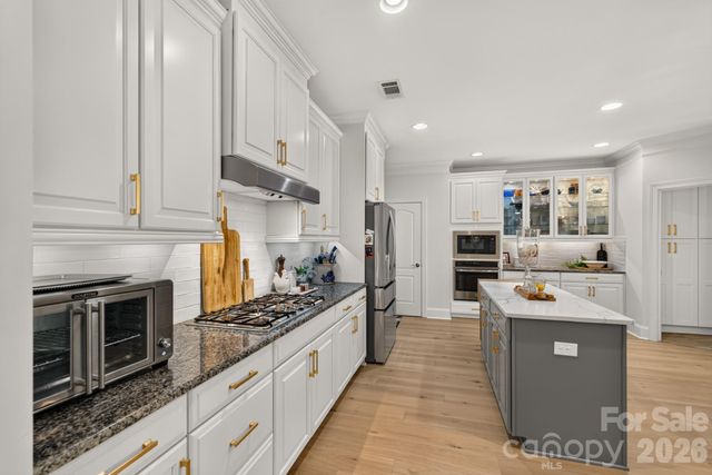 725 Fawns Glen Place, Lake Wylie, SC 29710