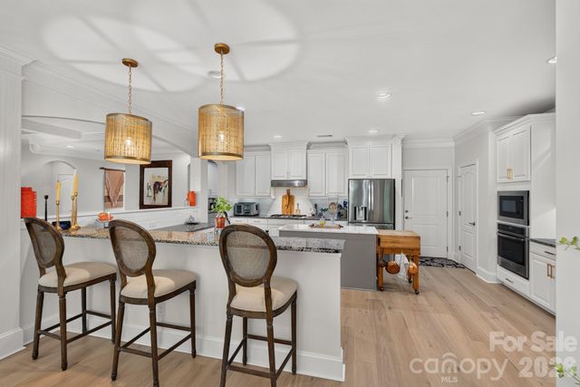 725 Fawns Glen Place, Lake Wylie, SC 29710
