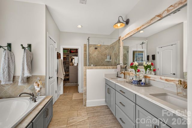 725 Fawns Glen Place, Lake Wylie, SC 29710