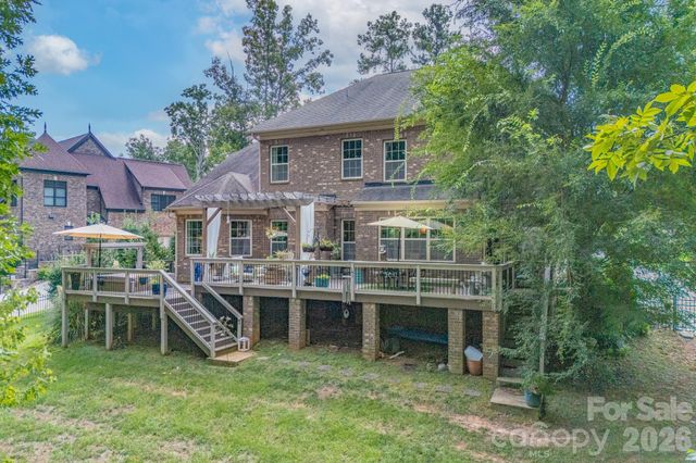 725 Fawns Glen Place, Lake Wylie, SC 29710