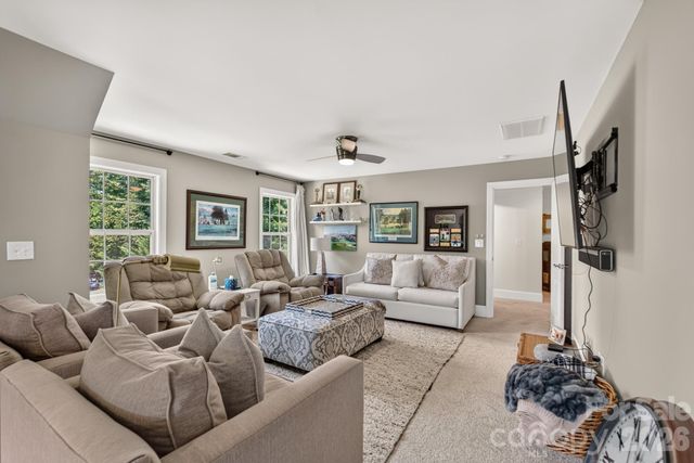 725 Fawns Glen Place, Lake Wylie, SC 29710