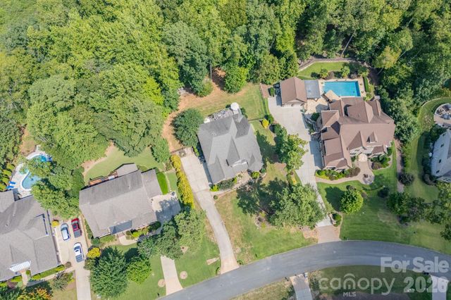 725 Fawns Glen Place, Lake Wylie, SC 29710