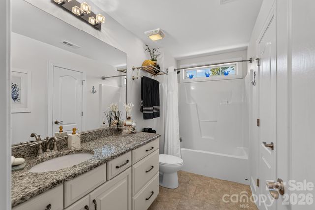 725 Fawns Glen Place, Lake Wylie, SC 29710