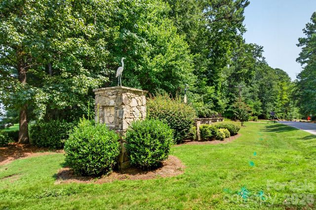 725 Fawns Glen Place, Lake Wylie, SC 29710