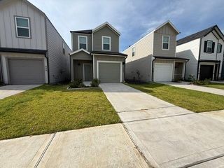922 Moon Drop Lane, Houston, TX 77090
