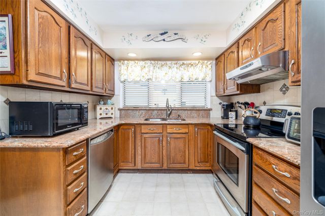 132 Yoakum Avenue, Farmingdale, NY 11735