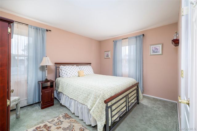 132 Yoakum Avenue, Farmingdale, NY 11735