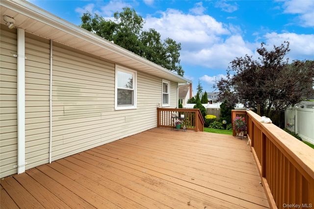 132 Yoakum Avenue, Farmingdale, NY 11735