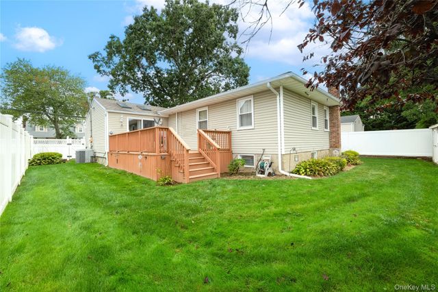 132 Yoakum Avenue, Farmingdale, NY 11735