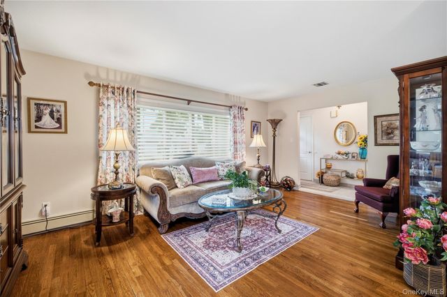 132 Yoakum Avenue, Farmingdale, NY 11735