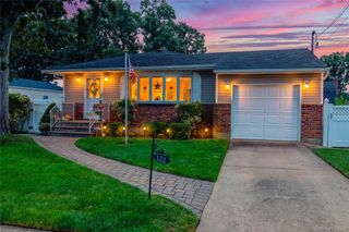 132 Yoakum Avenue, Farmingdale, NY 11735