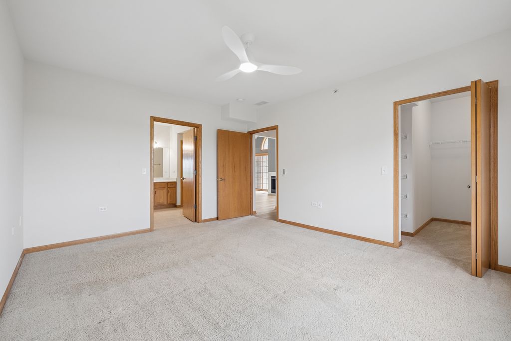 Image 11 of property listing at 14100 Sheffield Drive 403, Homer Glen, IL 60491