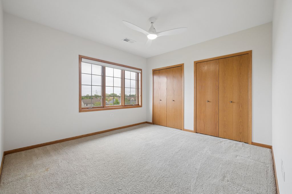 Image 14 of property listing at 14100 Sheffield Drive 403, Homer Glen, IL 60491