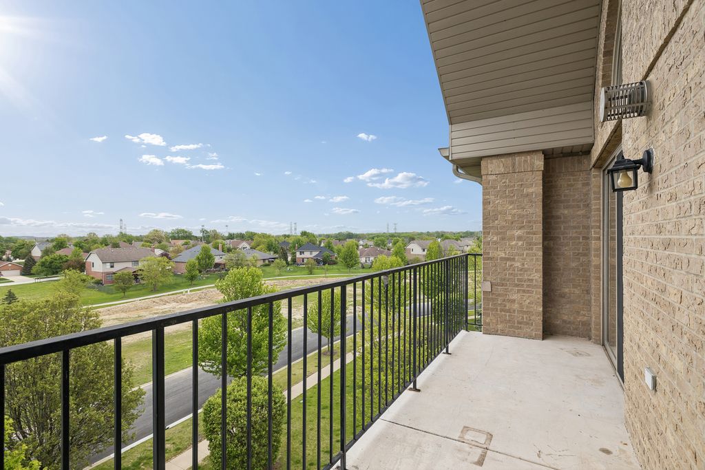 Image 20 of property listing at 14100 Sheffield Drive 403, Homer Glen, IL 60491