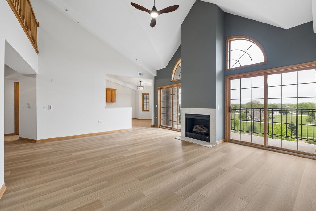 Image 6 of property listing at 14100 Sheffield Drive 403, Homer Glen, IL 60491