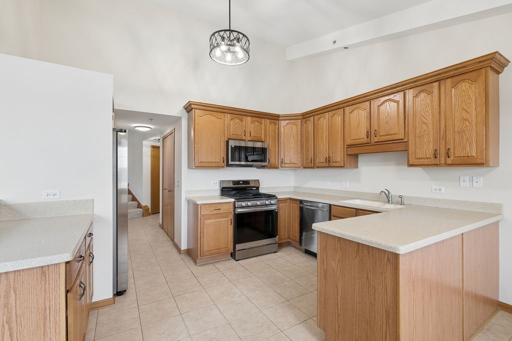 Image 8 of property listing at 14100 Sheffield Drive 403, Homer Glen, IL 60491