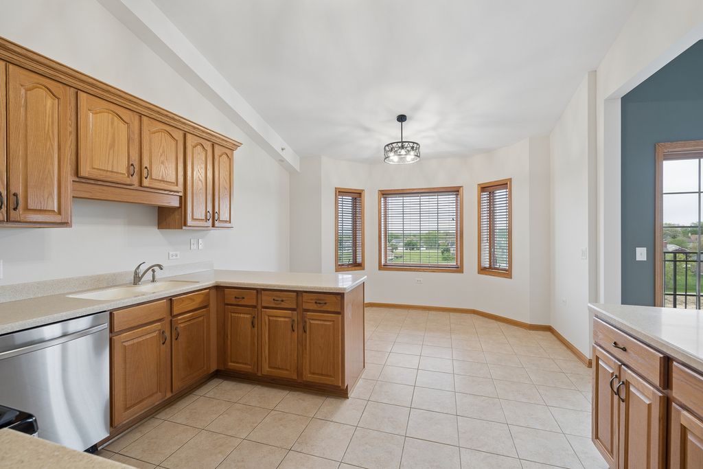 Image 9 of property listing at 14100 Sheffield Drive 403, Homer Glen, IL 60491