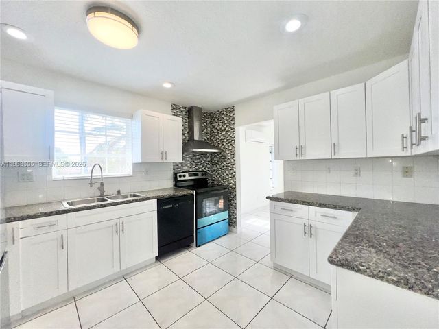 19901 SW 81st Ct, Cutler Bay, FL 33189