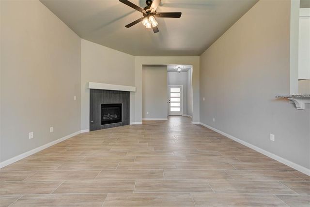 1935 W Flintlock Way, Mustang, OK 73064