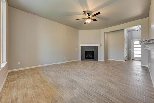 1935 W Flintlock Way, Mustang, OK 73064