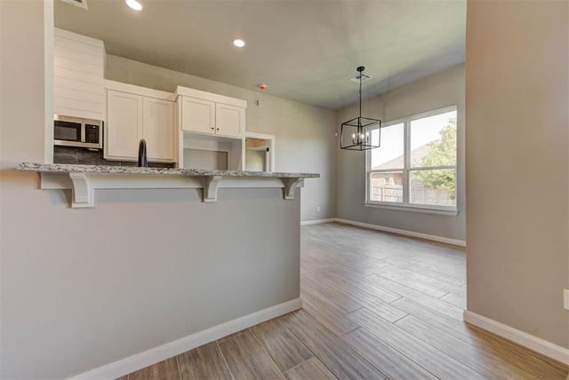 1935 W Flintlock Way, Mustang, OK 73064