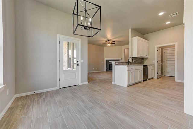 1935 W Flintlock Way, Mustang, OK 73064