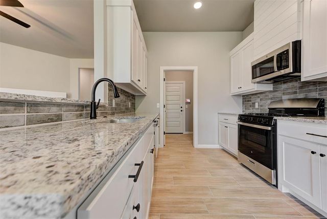 1935 W Flintlock Way, Mustang, OK 73064