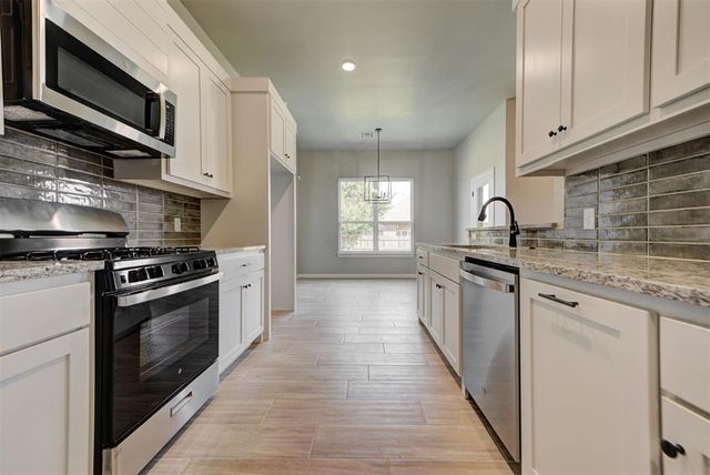 1935 W Flintlock Way, Mustang, OK 73064