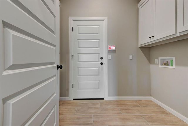 1935 W Flintlock Way, Mustang, OK 73064