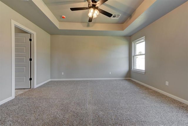 1935 W Flintlock Way, Mustang, OK 73064