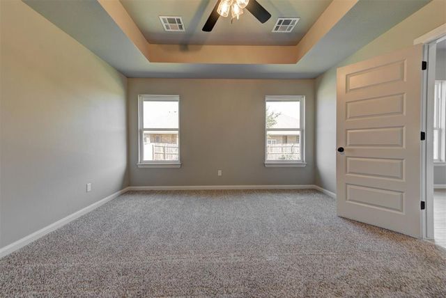 1935 W Flintlock Way, Mustang, OK 73064