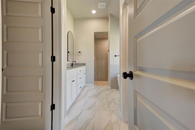 1935 W Flintlock Way, Mustang, OK 73064