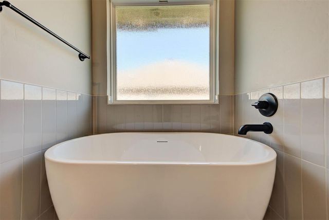 1935 W Flintlock Way, Mustang, OK 73064