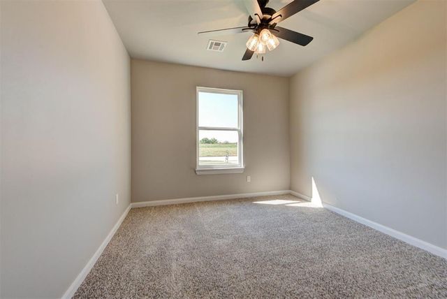 1935 W Flintlock Way, Mustang, OK 73064