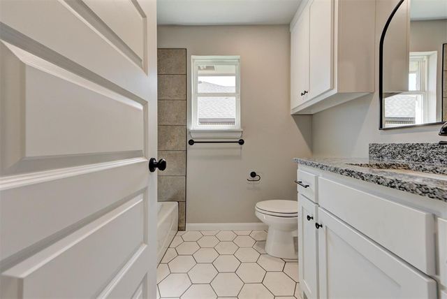 1935 W Flintlock Way, Mustang, OK 73064