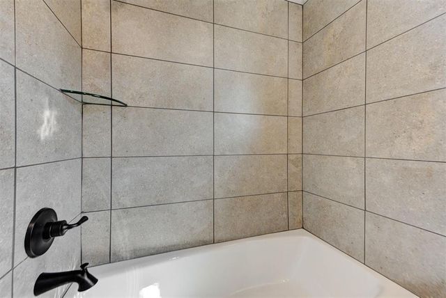 1935 W Flintlock Way, Mustang, OK 73064