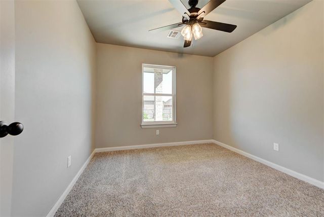 1935 W Flintlock Way, Mustang, OK 73064