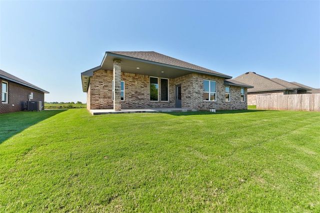 1935 W Flintlock Way, Mustang, OK 73064